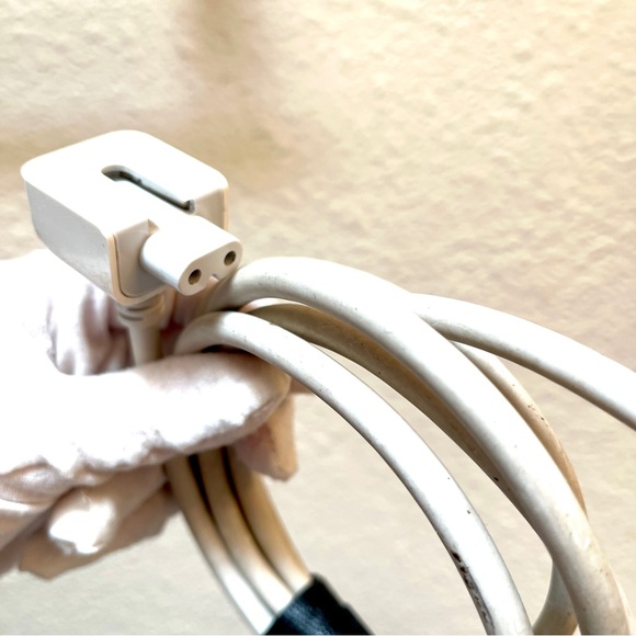 Apple Cord for MagSafe laptop chargers. 6 ft long. 3 prong & battery block plugs - Picture 2 of 4
